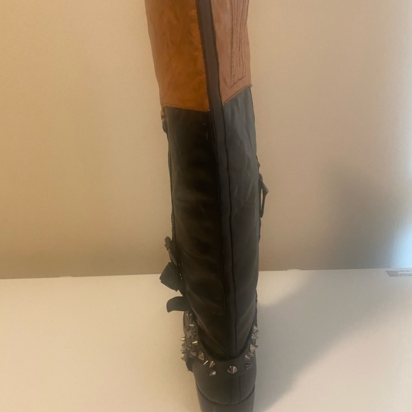 NEW STUNNING SAM EDELMAN Two Toned Studded black/burnished orange leather boots. - Picture 9 of 14